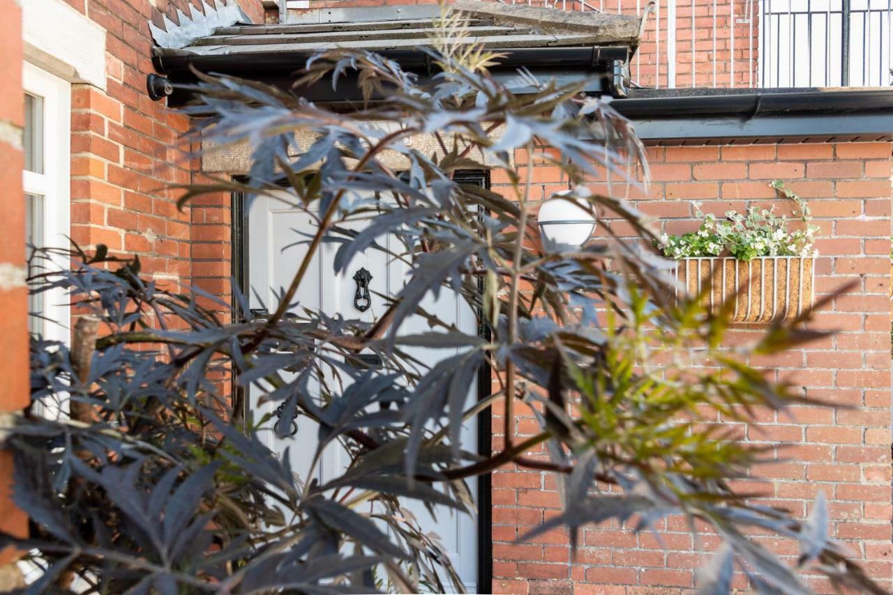Bed and Breakfast The Dartmouth Boutique B &B Экстерьер фото